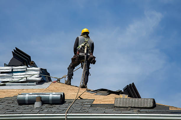 Professional Gutter Installation technician working in Mason City, IL